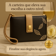 Leve também a carteira que guarda seu dinheiro, cartões e moedas com a mesma elegância da sua bolsa.